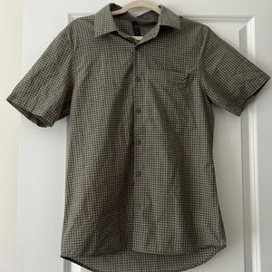 Size Small Men’s Lululemon Button-up shirt